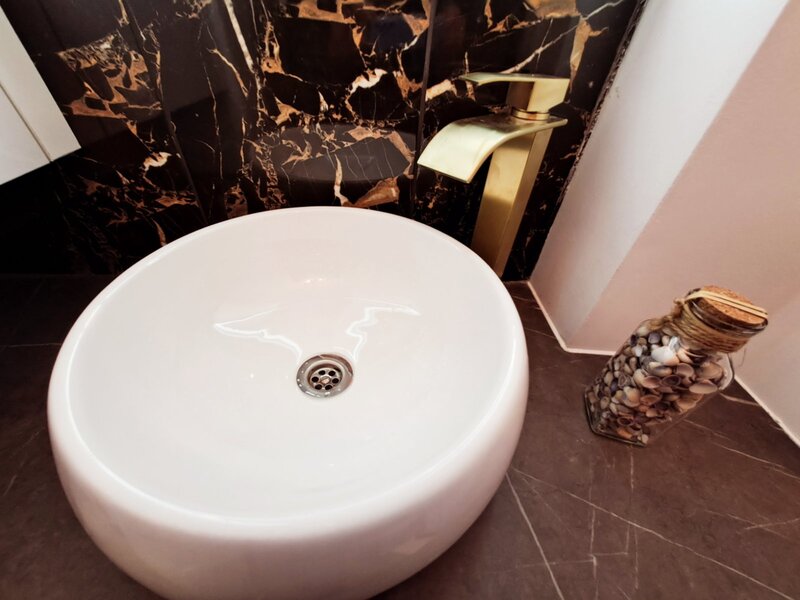 Handyman, electrician, instalator.